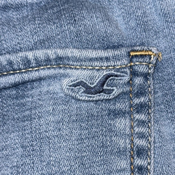 Hollister Distressed Denim High Rise Short-Short in Medium Indigo size 1 (25w) - Picture 10 of 16